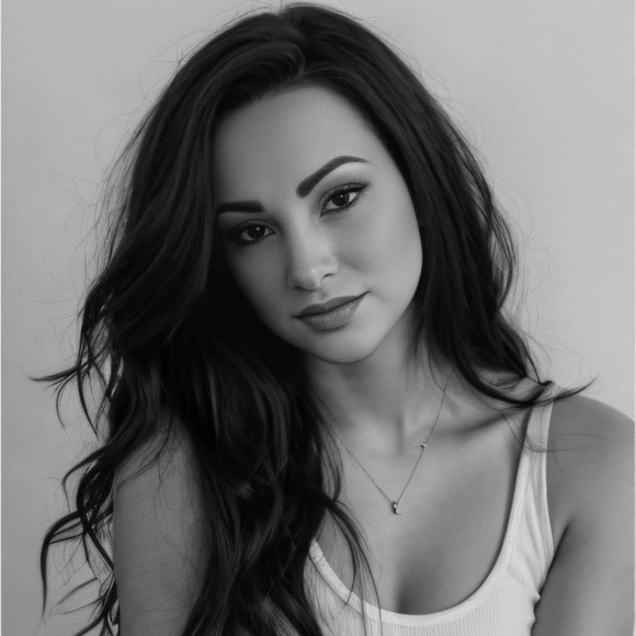 Meet your Posher, Kendra - Picture 1 of 1